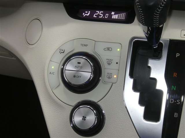 Toyota Sienta 12