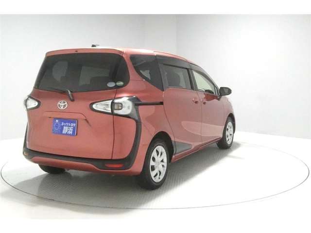 Toyota Sienta 7