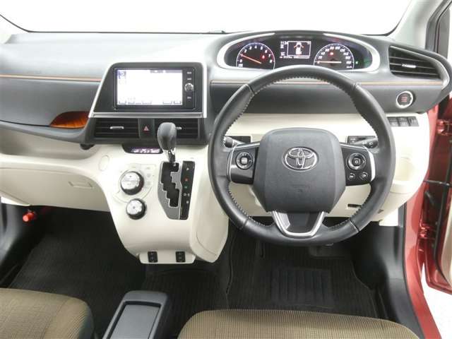 Toyota Sienta 8