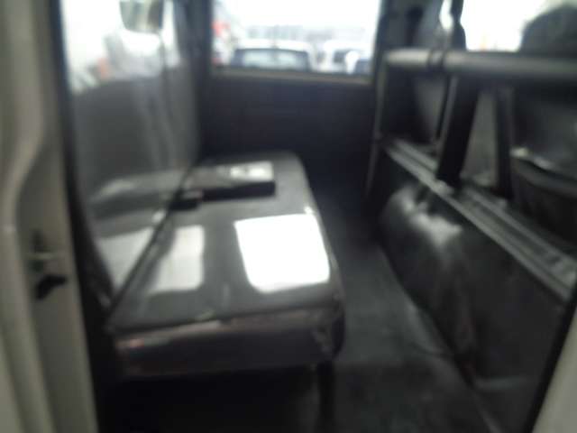 Isuzu Elf 12