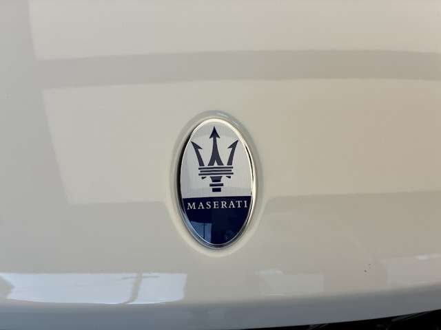 Maserati Levante 8