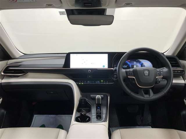 Toyota Crown Crossover 9