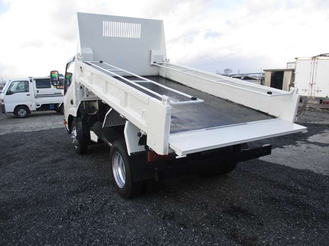 Hino Dutro 6