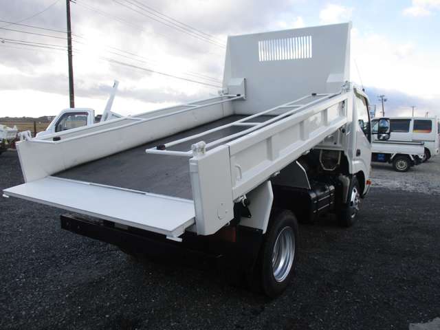 Hino Dutro 8