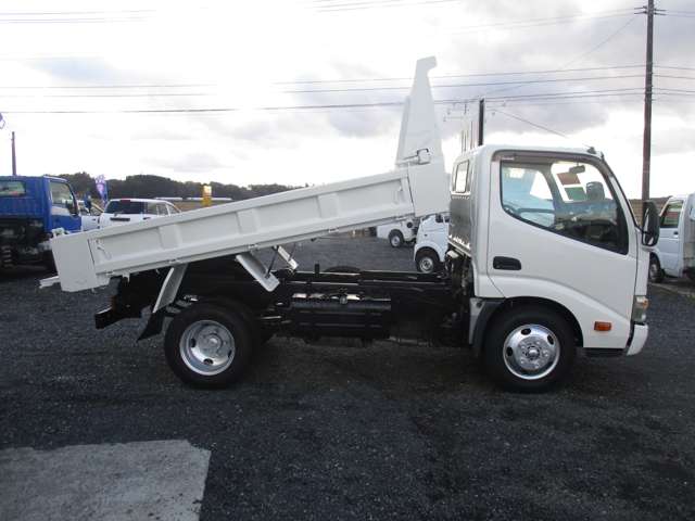 Hino Dutro 9