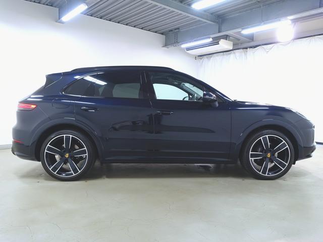 Porsche Cayenne 8