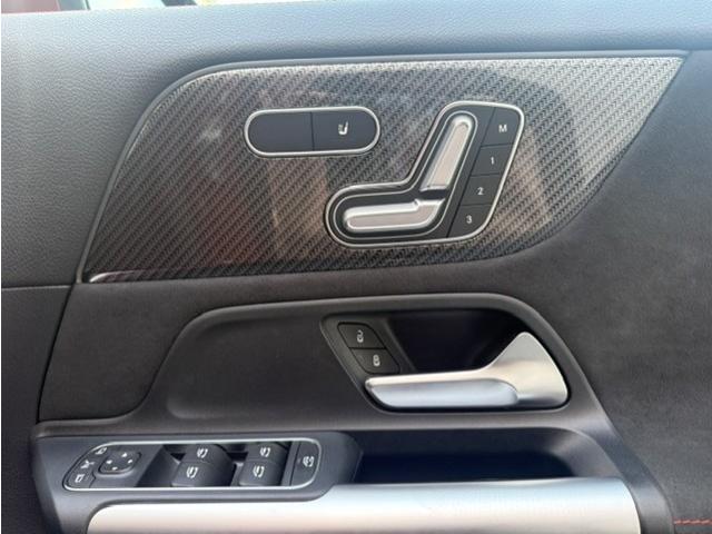 Mercedes-Benz GLA-Class 11