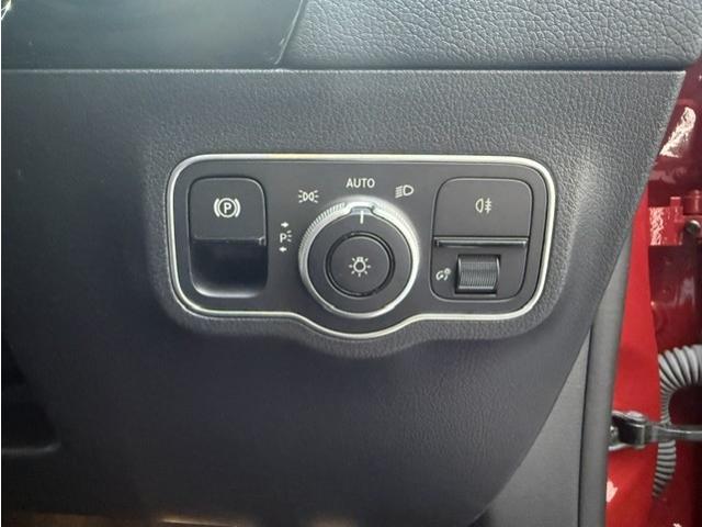 Mercedes-Benz GLA-Class 12