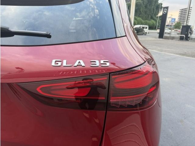 Mercedes-Benz GLA-Class 4