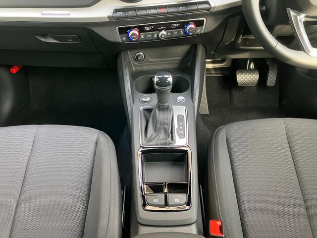Audi Q2 12