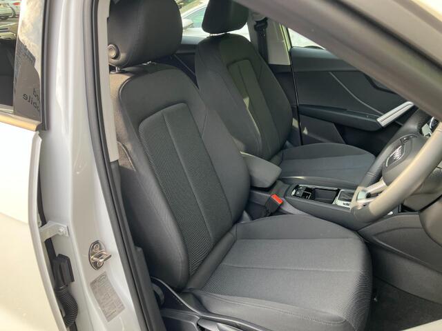 Audi Q2 8