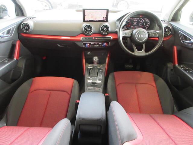 Audi Q2 10