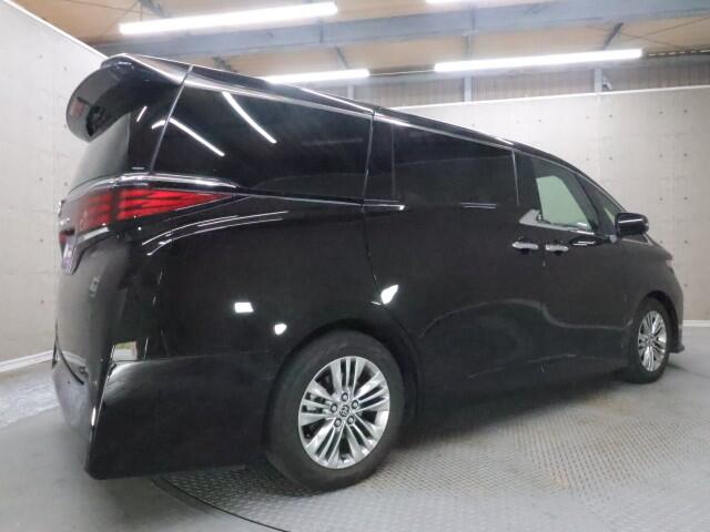 Toyota Alphard 3