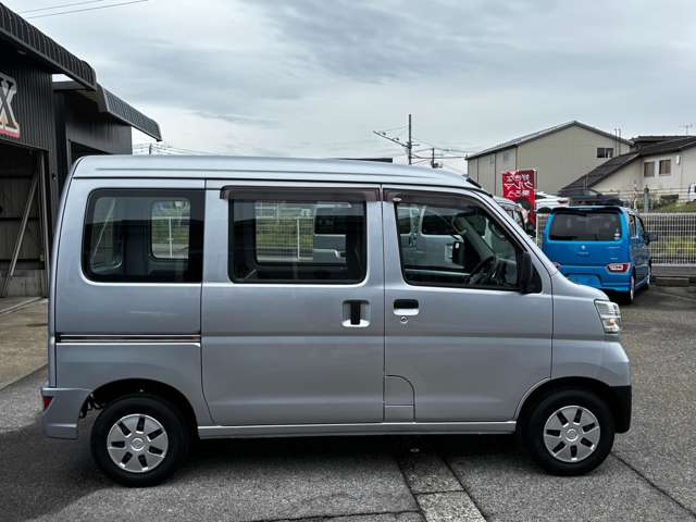 Daihatsu Hijet Cargo 2