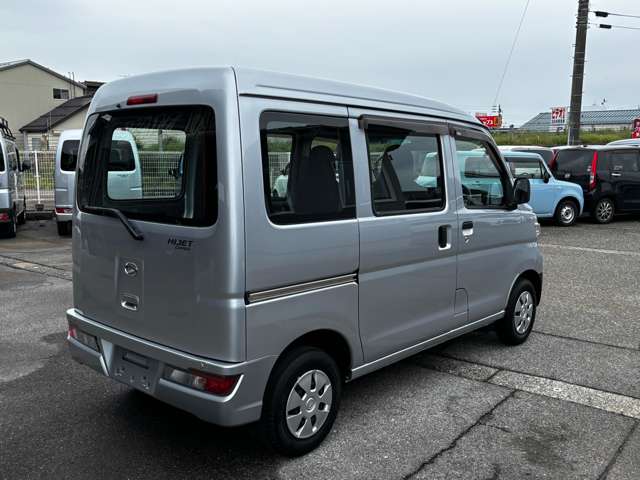 Daihatsu Hijet Cargo 3