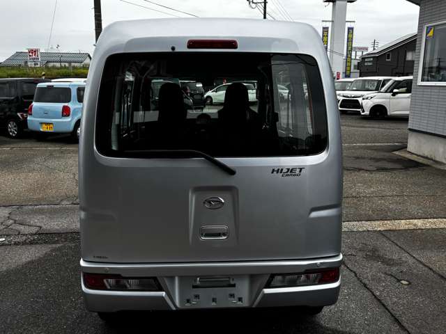 Daihatsu Hijet Cargo 4