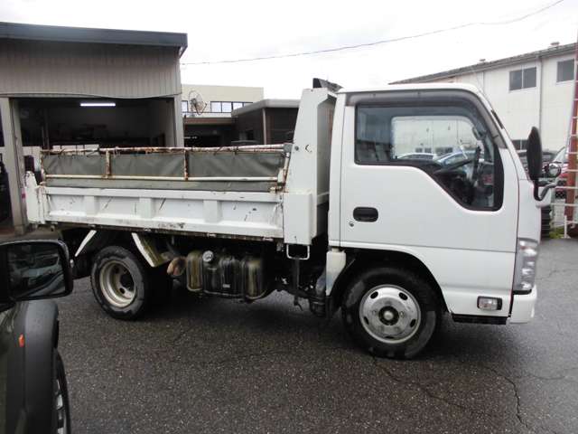 Isuzu Elf 4