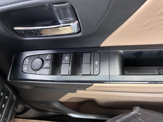 Mitsubishi Delica Mini 12