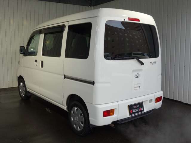 Daihatsu Hijet Cargo 8