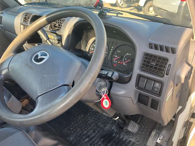 Mazda Bongo Truck 9