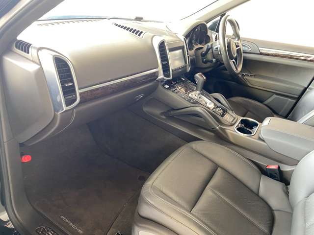 Porsche Cayenne 8