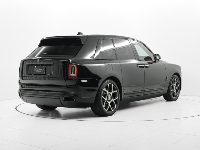 Rolls-Royce ブラックバッジカリナン 4