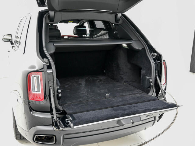 Rolls-Royce ブラックバッジカリナン 9