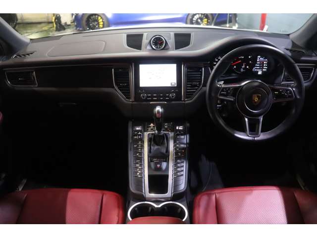 Porsche Macan 5