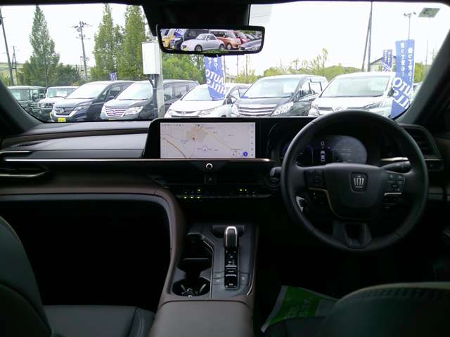 Toyota Crown Crossover 12