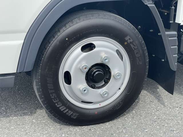 Mitsubishi Fuso Canter 9