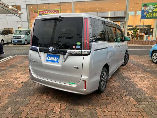 Toyota Esquire 3