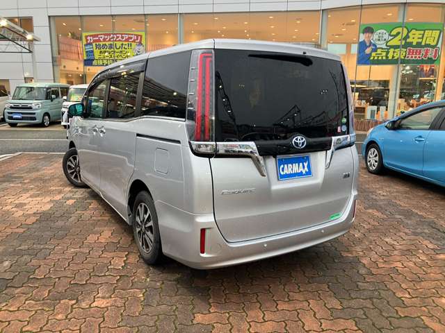 Toyota Esquire 5