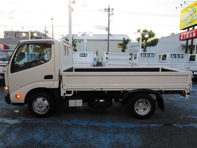 Hino Dutro 3