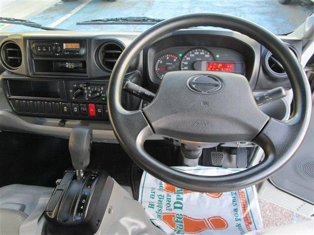 Hino Dutro 9