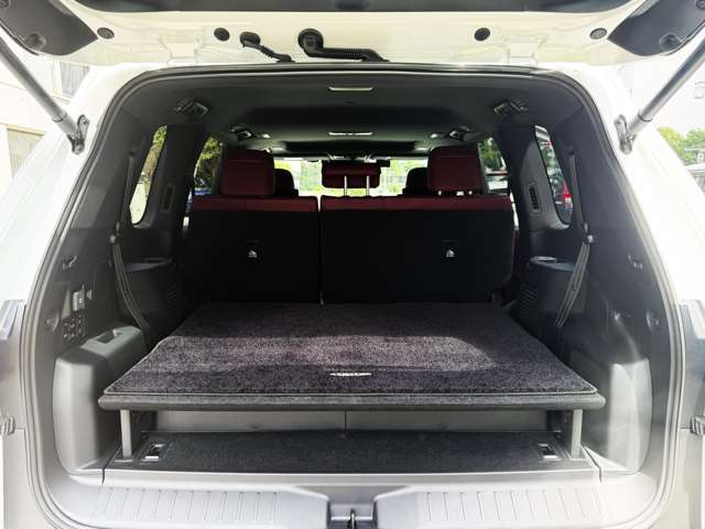 Lexus LX 12