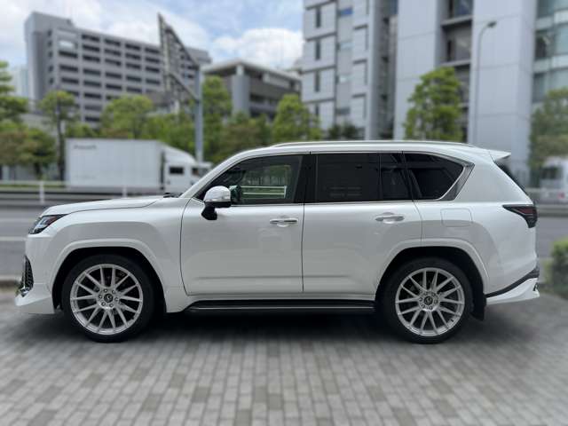 Lexus LX 3