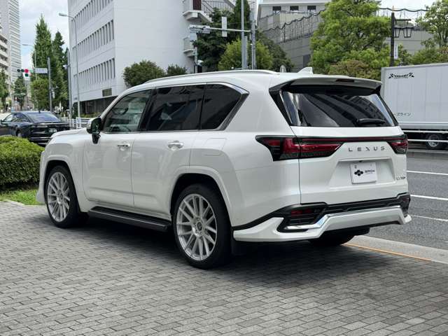 Lexus LX 5