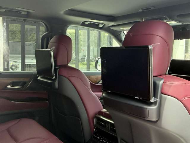 Lexus LX 9