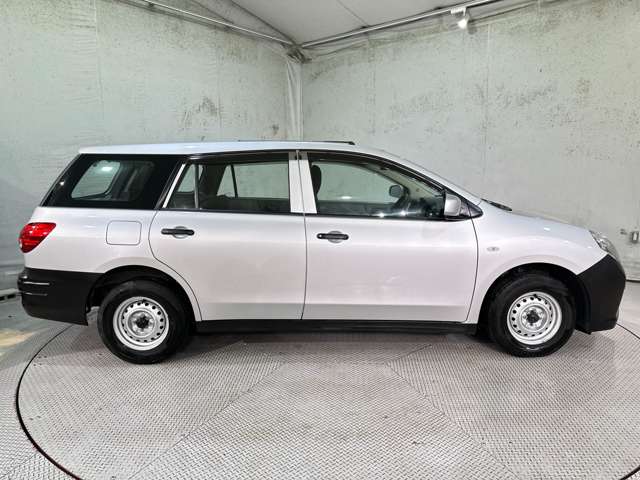 Nissan AD 5