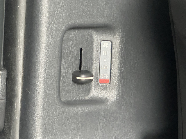 Toyota Hiace Van 11