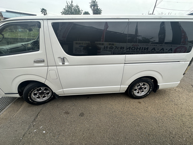 Toyota Hiace Van 4