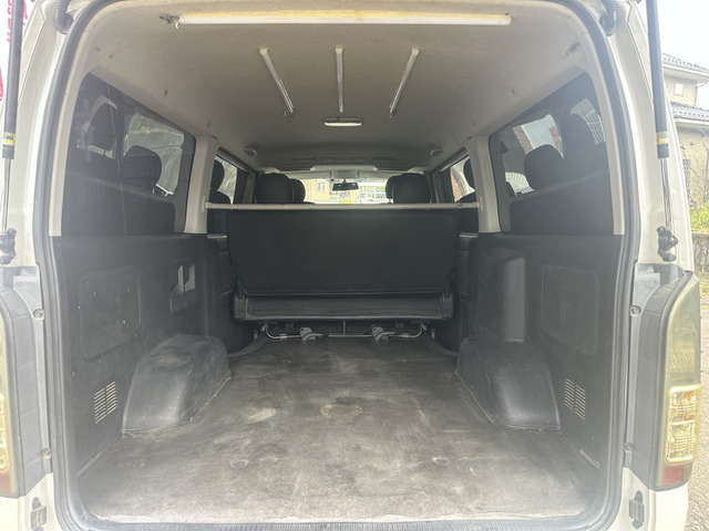 Toyota Hiace Van 8