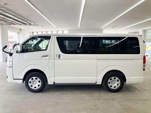 Toyota Hiace Van 11
