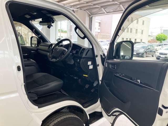Toyota Hiace Van 12