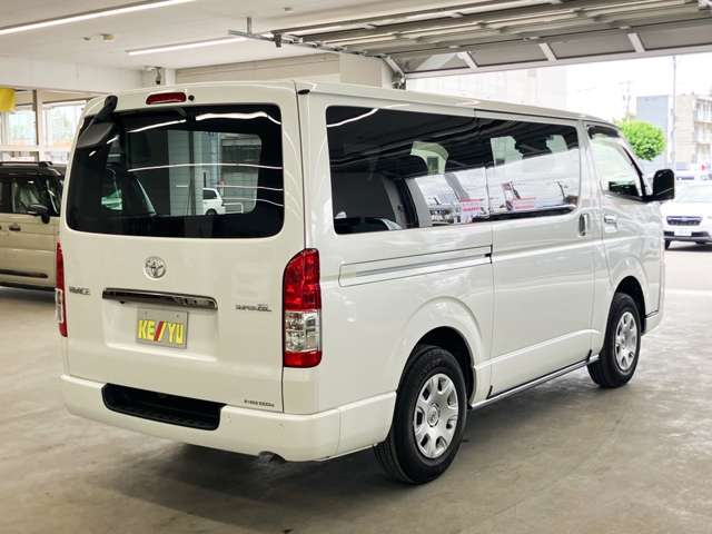 Toyota Hiace Van 3