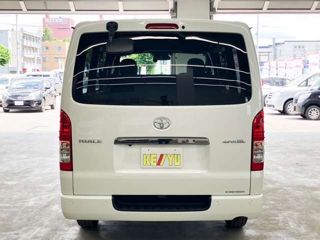 Toyota Hiace Van 9