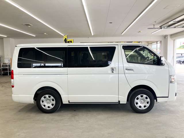 Toyota Hiace Van 10