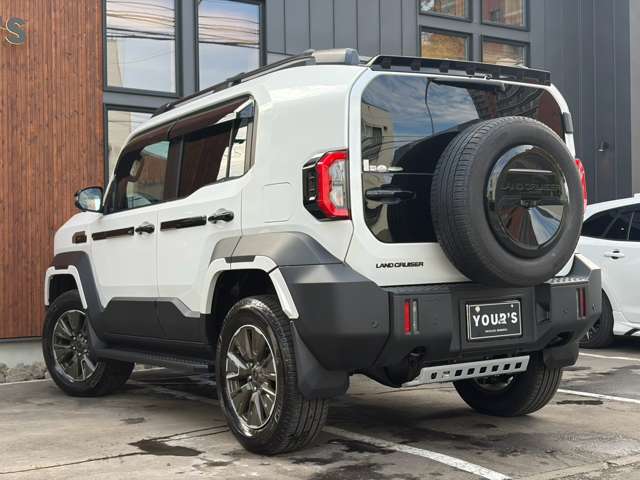 Toyota Land Cruiser FJ 12