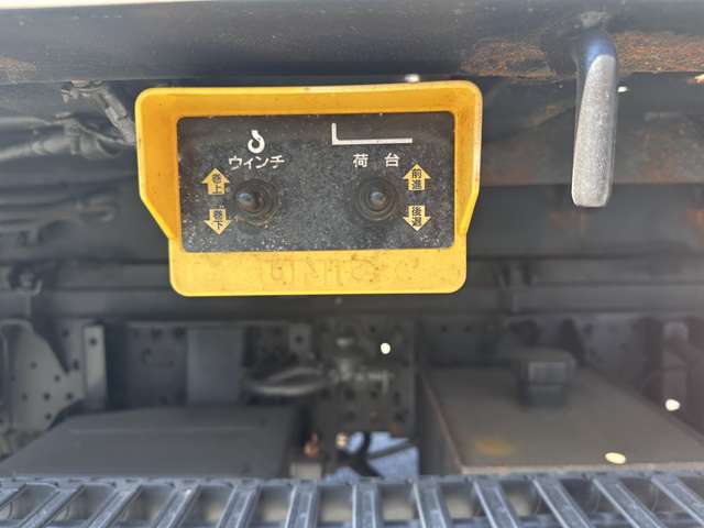 Isuzu Elf 12