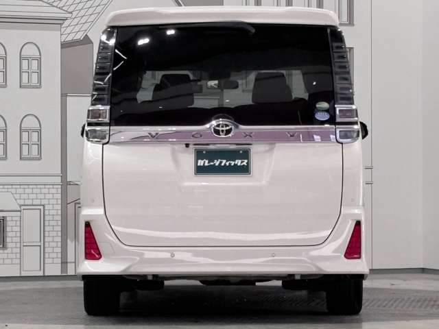 Toyota Voxy 8